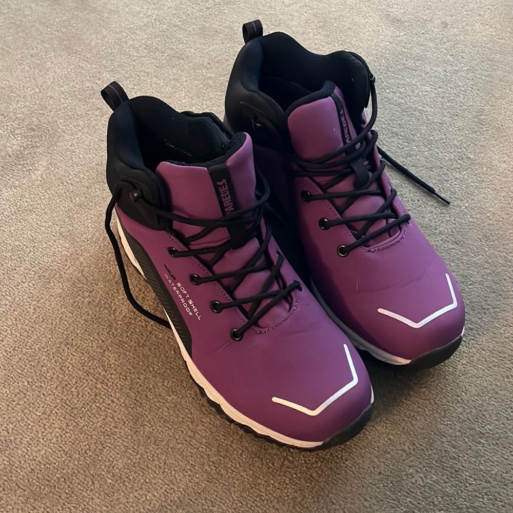 Hiking boots-waterproof